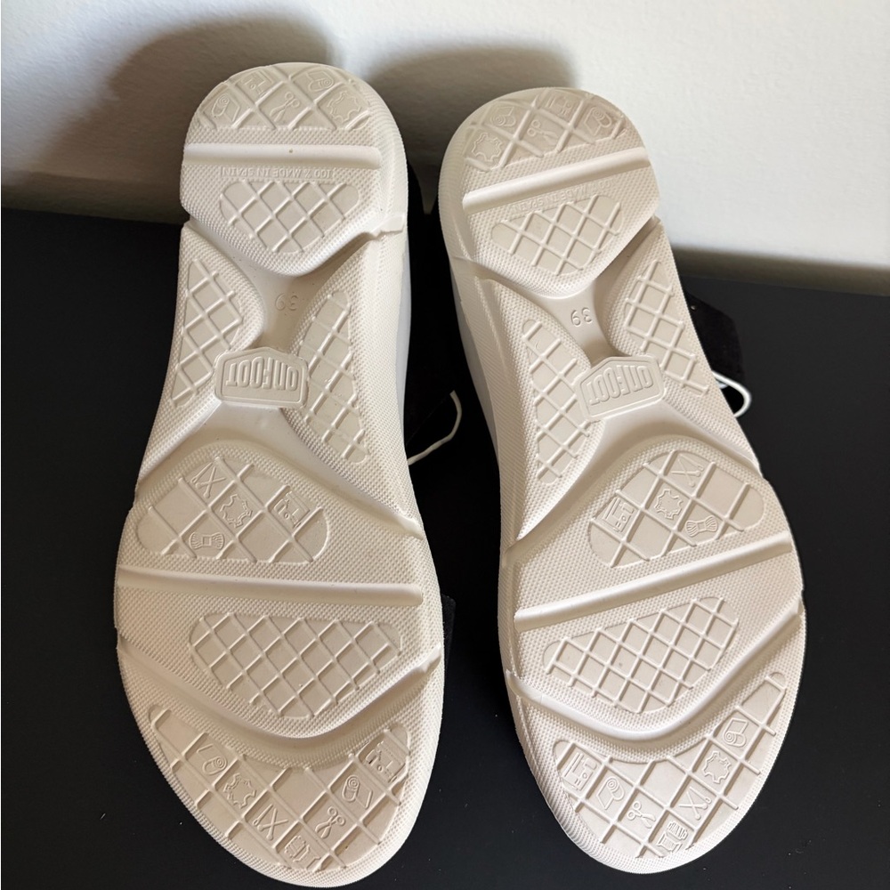 Black Sandals with White Sole - Picture 3 of 3